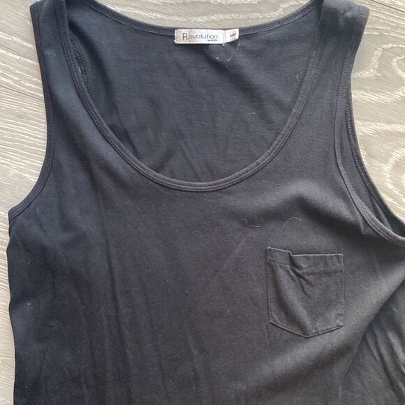 Black Basic Tank Top w Pocket - Picture 2 of 4